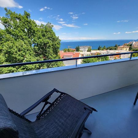 Apartment With Direct Sea View, Free Parking And Close To Beaches And Promenade Ловран Экстерьер фото