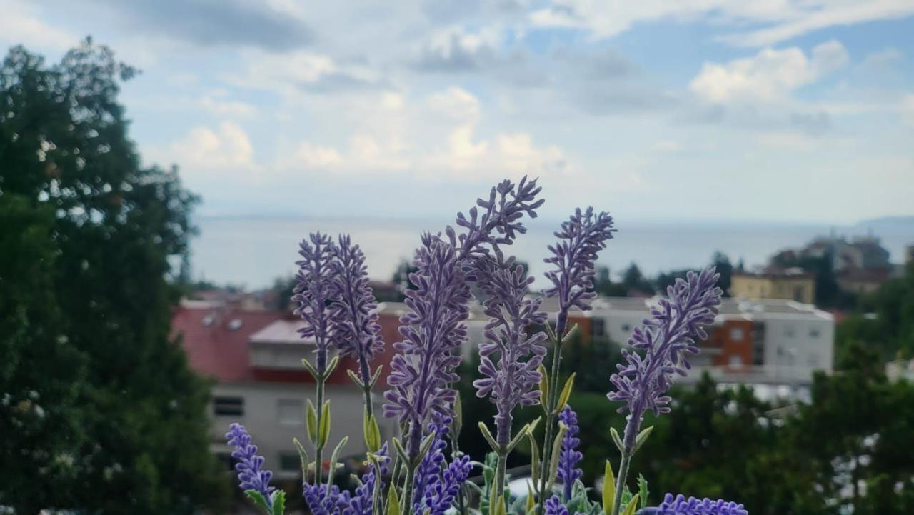 Apartment With Direct Sea View, Free Parking And Close To Beaches And Promenade Ловран Экстерьер фото