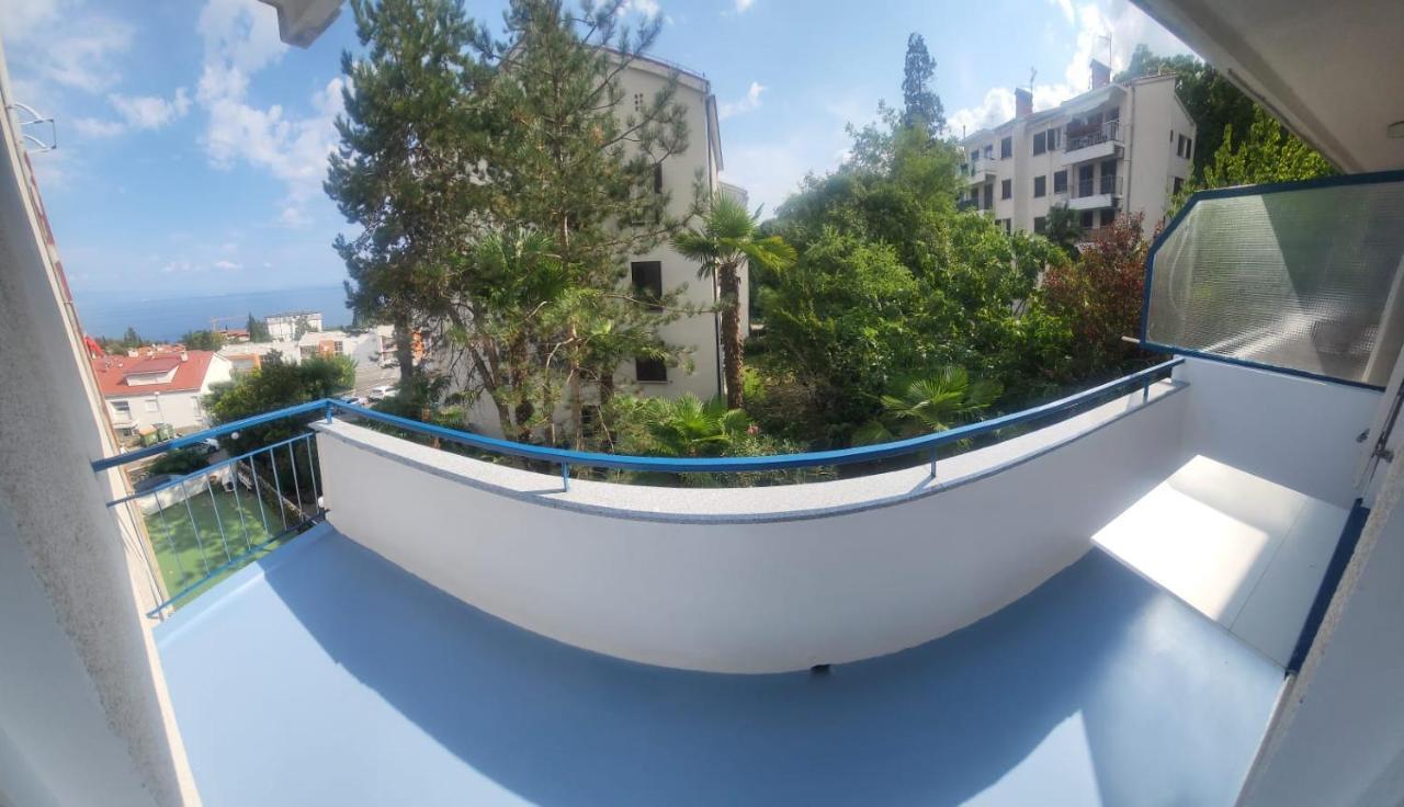 Apartment With Direct Sea View, Free Parking And Close To Beaches And Promenade Ловран Экстерьер фото