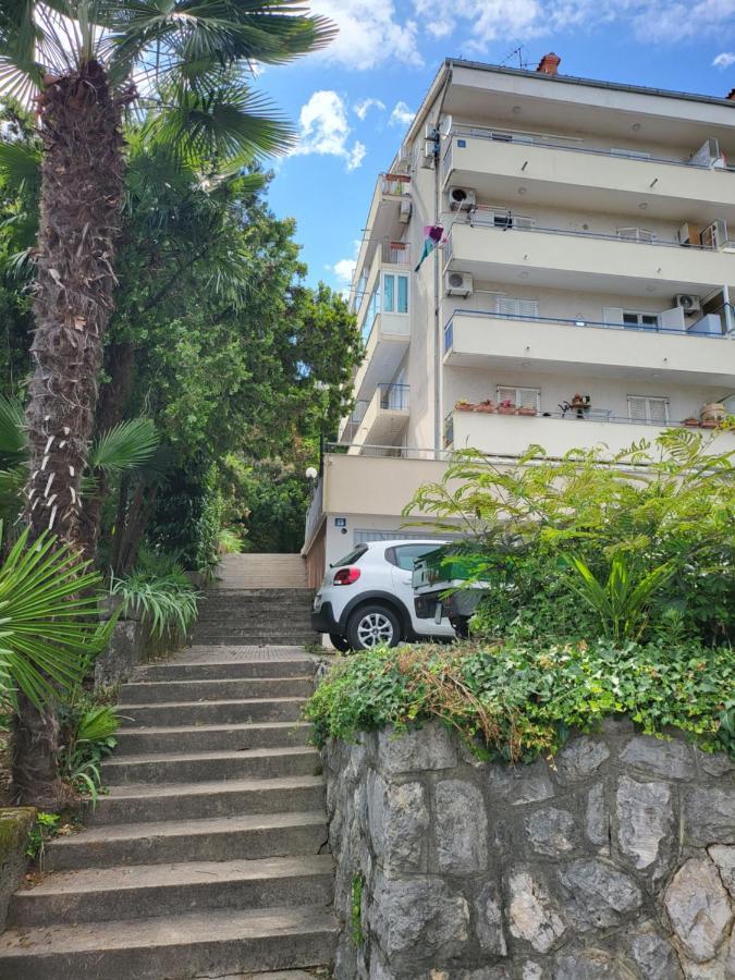 Apartment With Direct Sea View, Free Parking And Close To Beaches And Promenade Ловран Экстерьер фото