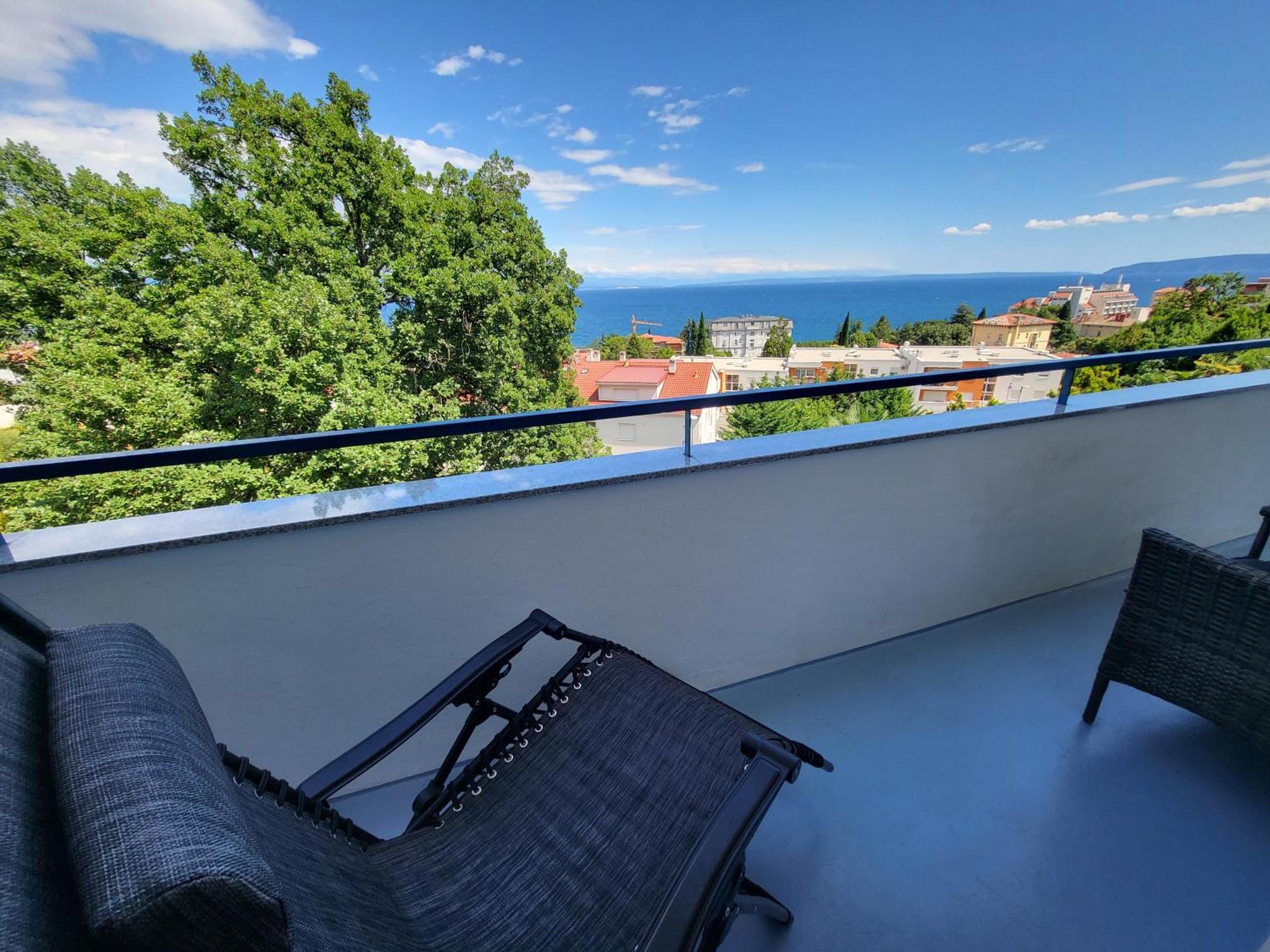 Apartment With Direct Sea View, Free Parking And Close To Beaches And Promenade Ловран Экстерьер фото