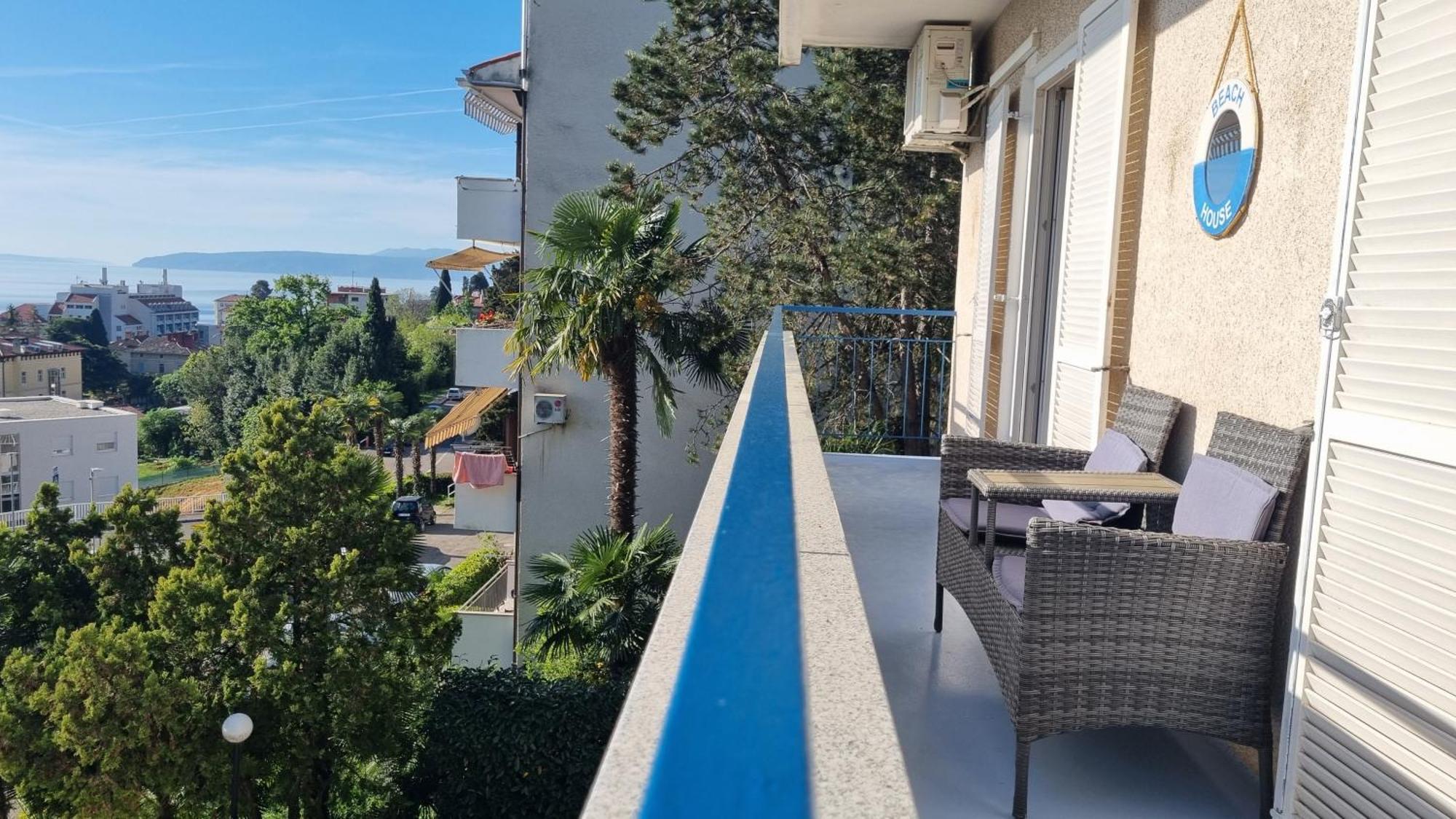 Apartment With Direct Sea View, Free Parking And Close To Beaches And Promenade Ловран Экстерьер фото